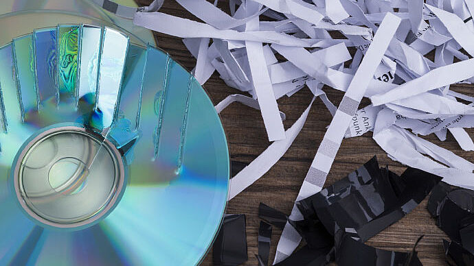 Datenträger: CDs, Festplatten, Aktenschnipsel / Papier, Festplatte