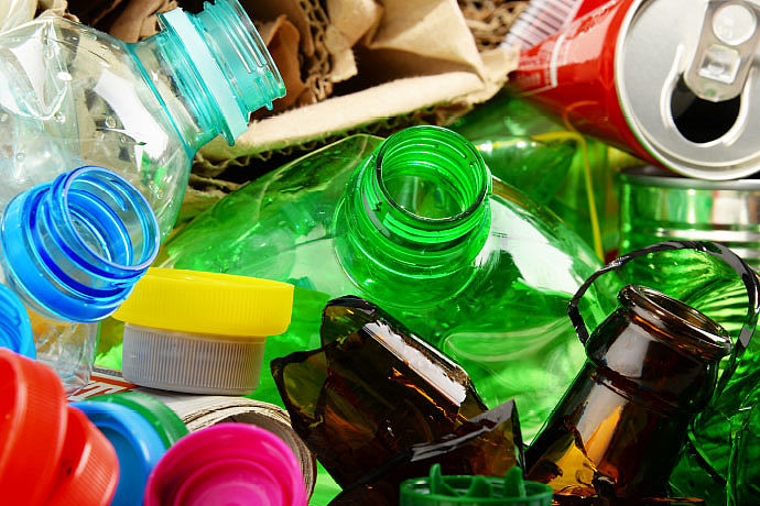Plastikflaschen, Aluminiumdosen und Glasflaschen für die Sortierung